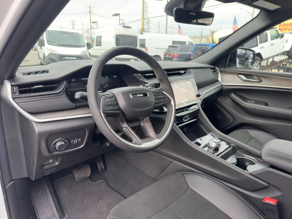 New 2026 Jeep Grand Cherokee Altitude image 12
