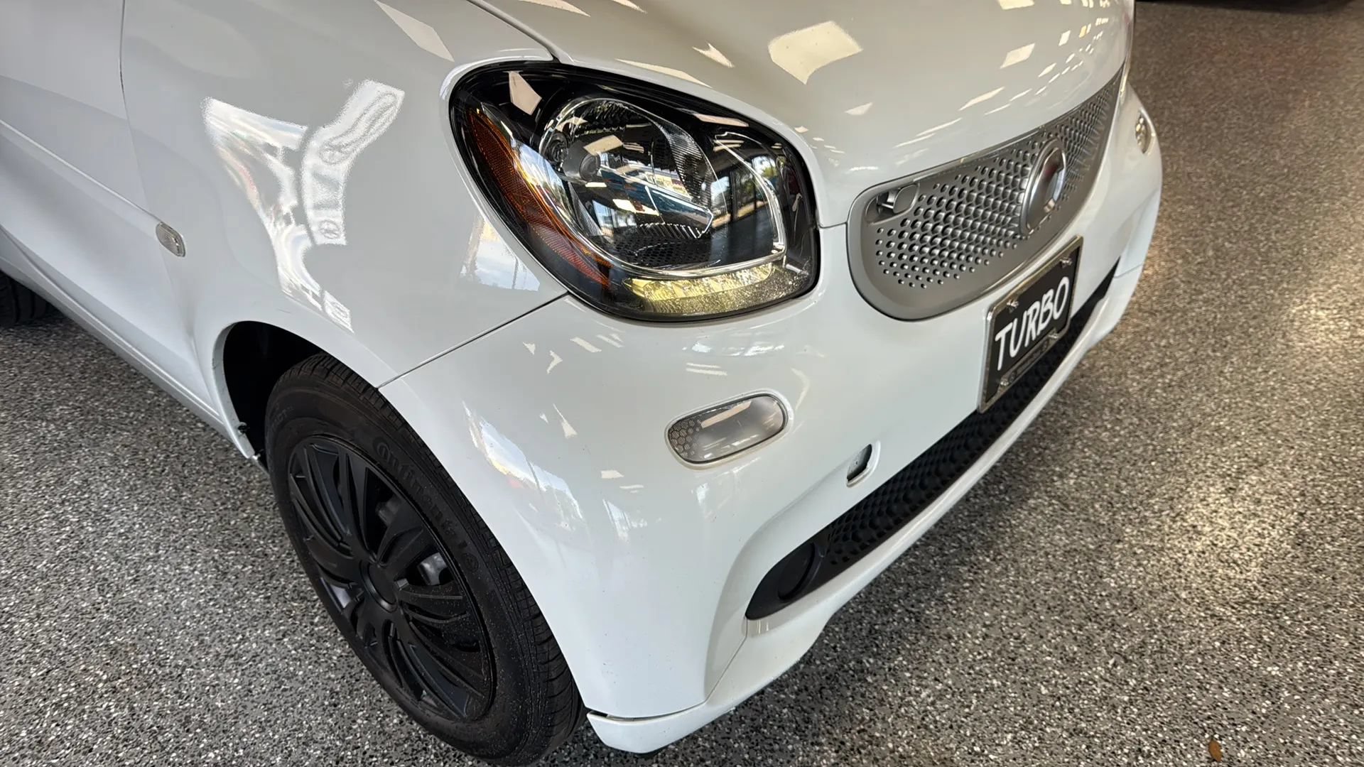 Used 2017 smart fortwo pure RWD image 25