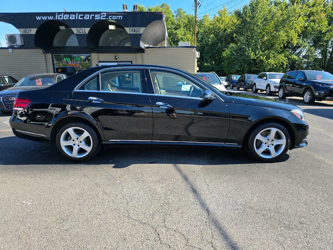 Used 2016 Mercedes-Benz E 250 4MATIC Sedan image 2