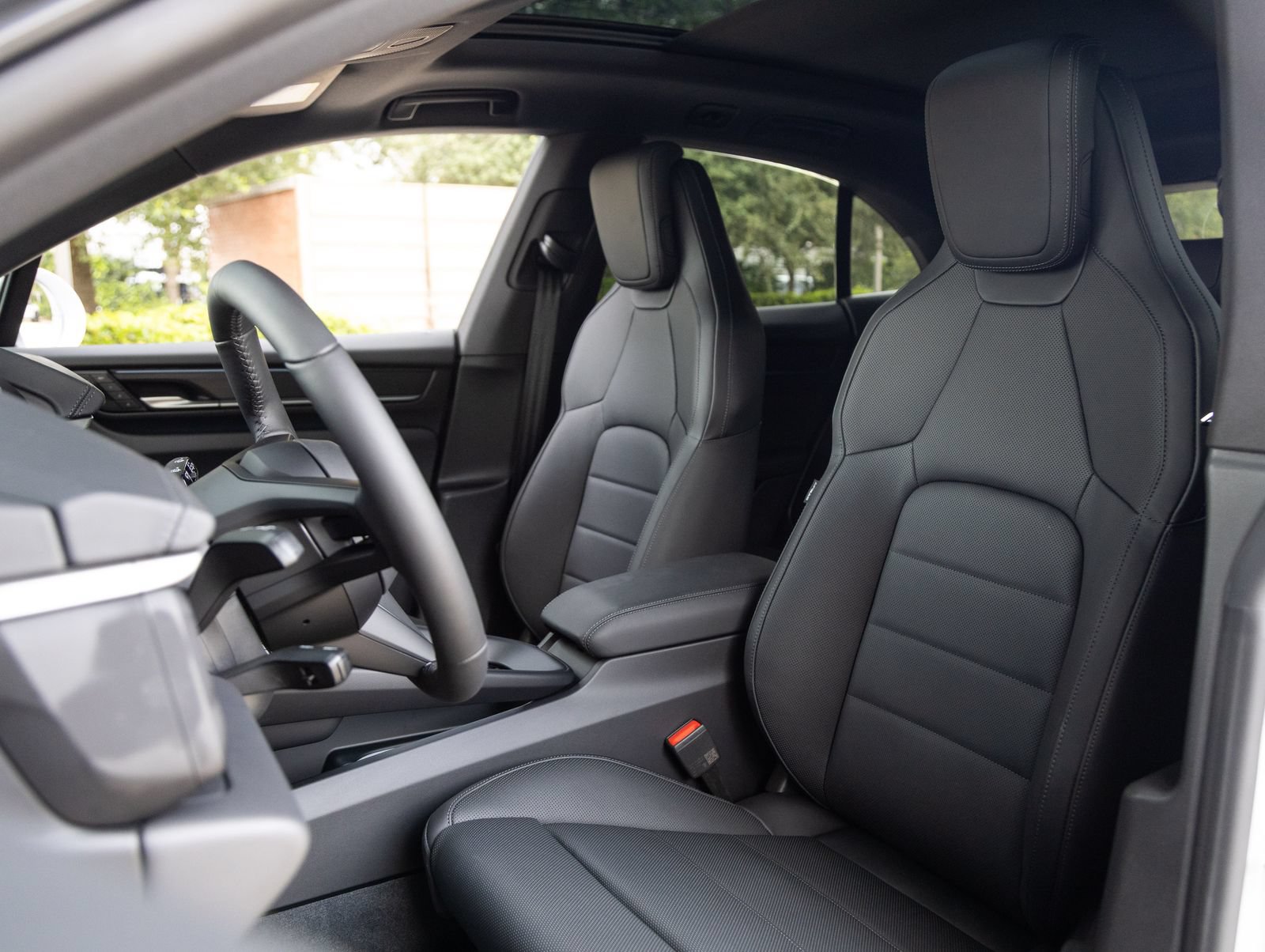 Certified 2026 Porsche Macan 4 Electric AWD/4WD image 4