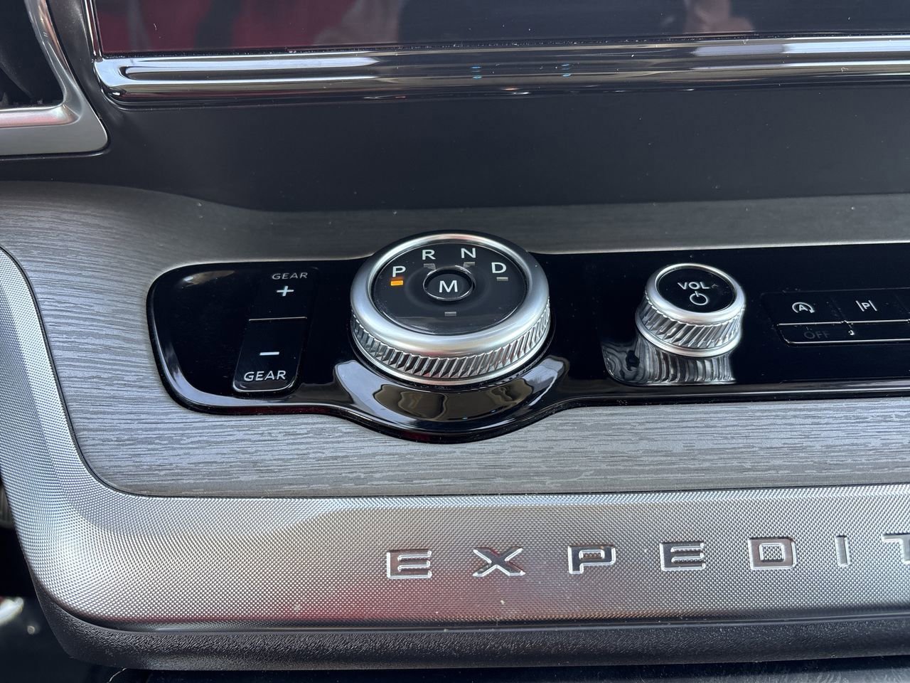 Certified 2025 Ford Expedition Platinum AWD/4WD image 28