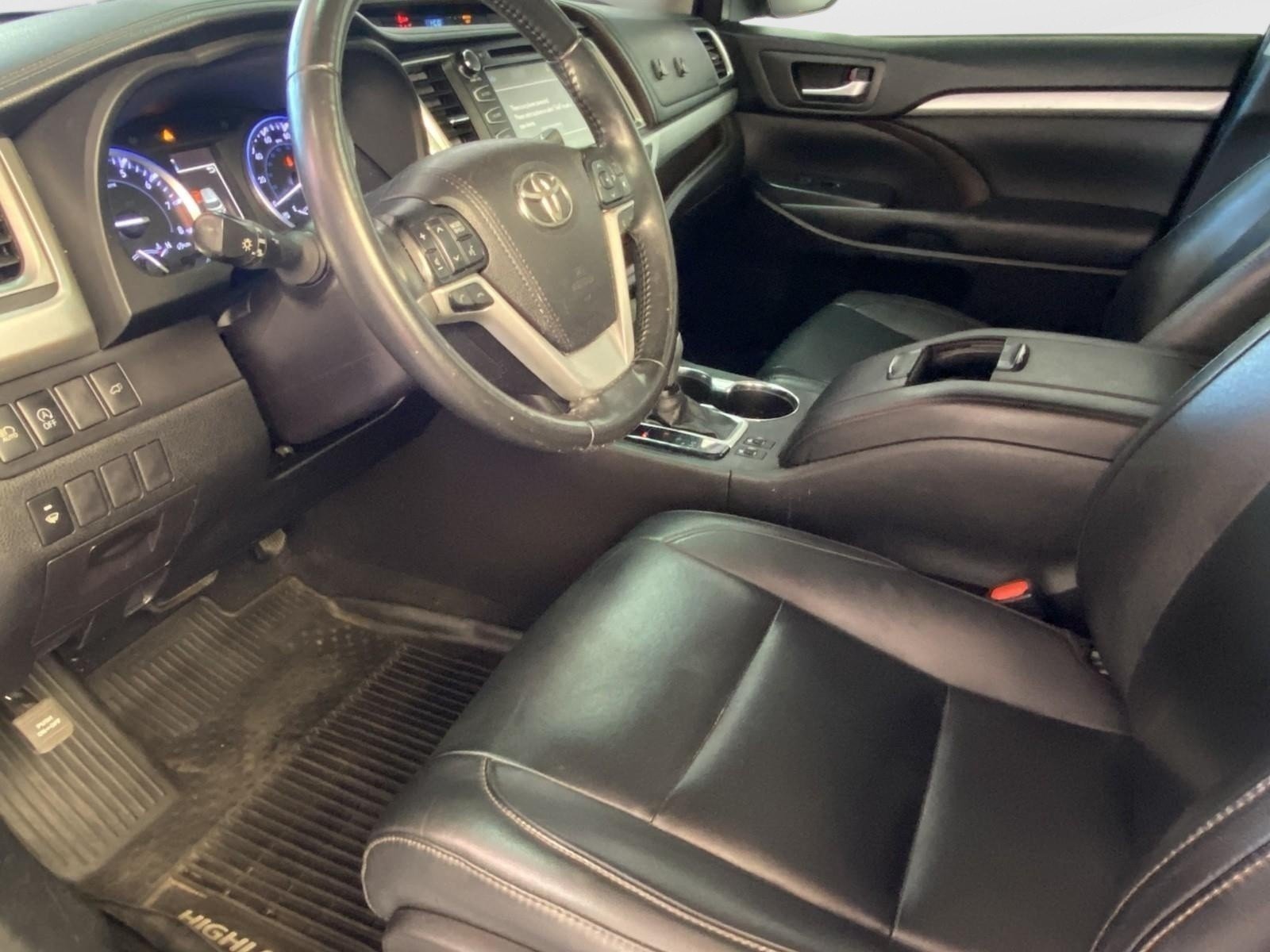 Used 2019 Toyota Highlander XLE AWD/4WD image 22