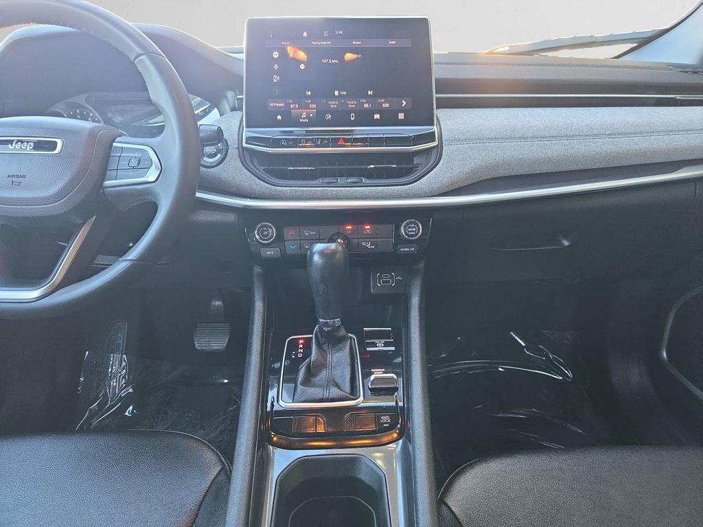 Used 2024 Jeep Compass Latitude image 12