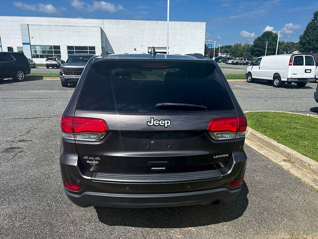 Used 2019 Jeep Grand Cherokee Laredo AWD/4WD image 9