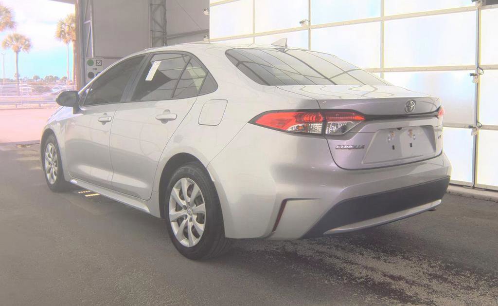 Used 2021 Toyota Corolla LE FWD image 5