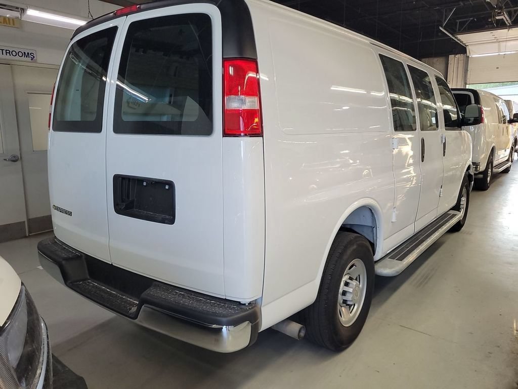 Used 2025 Chevrolet Express 2500 w/ Driver Convenience Package RWD image 3