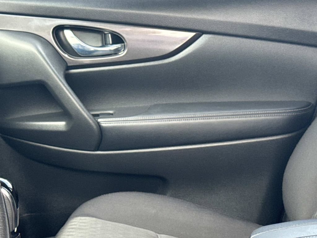Certified 2019 Nissan Rogue SV FWD image 23