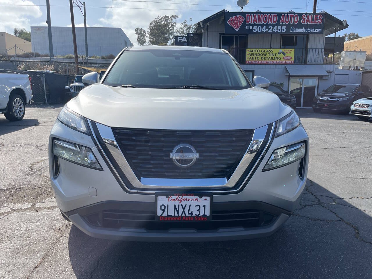 Used 2023 Nissan Rogue SV FWD image 3