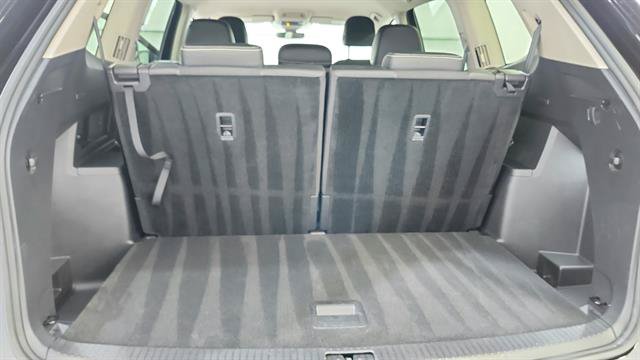 Used 2025 Volkswagen Atlas SE FWD image 12