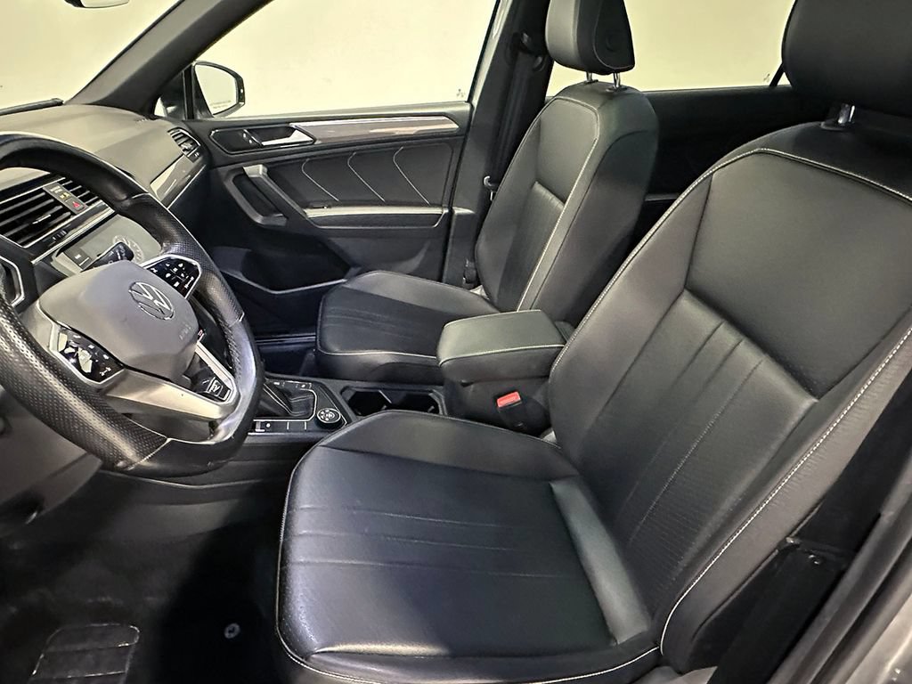 Used 2022 Volkswagen Tiguan SE R-Line AWD/4WD image 3