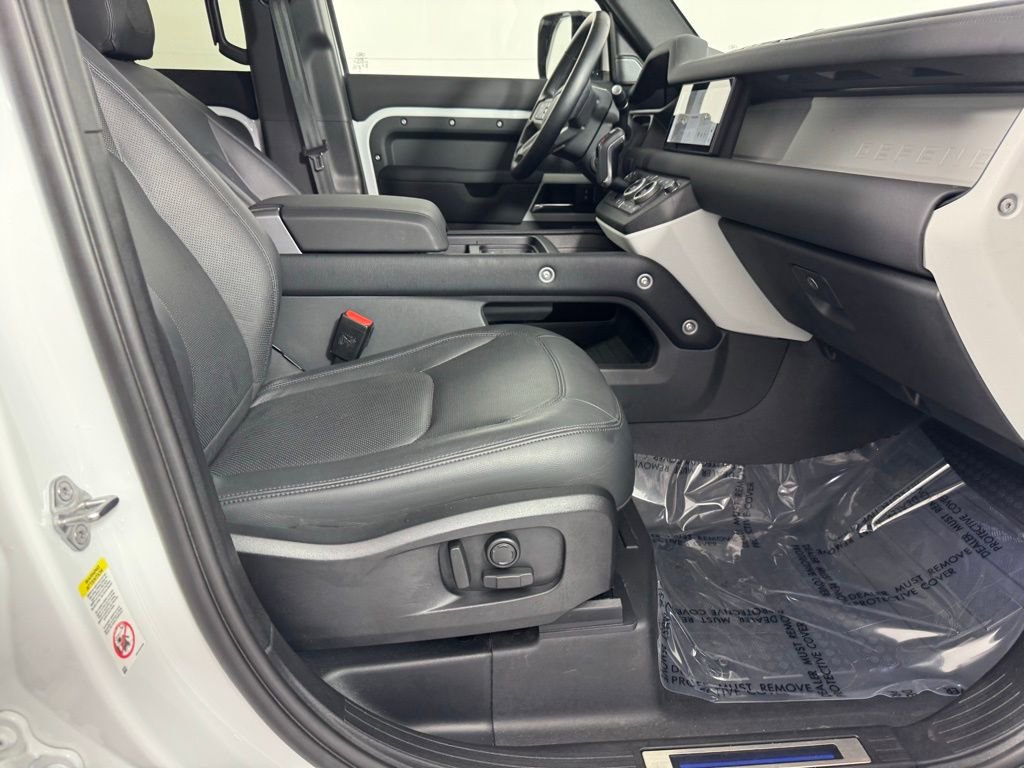 Used 2024 Land Rover Defender 110 S image 31