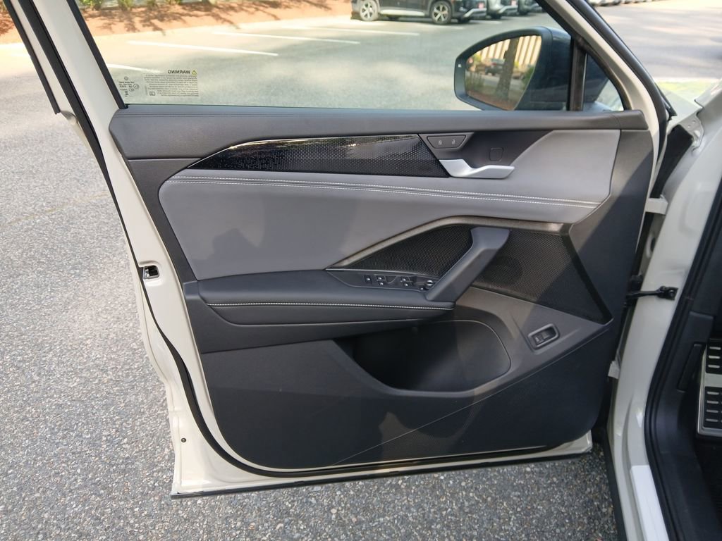 New 2026 Volkswagen Tiguan SE R-Line image 10