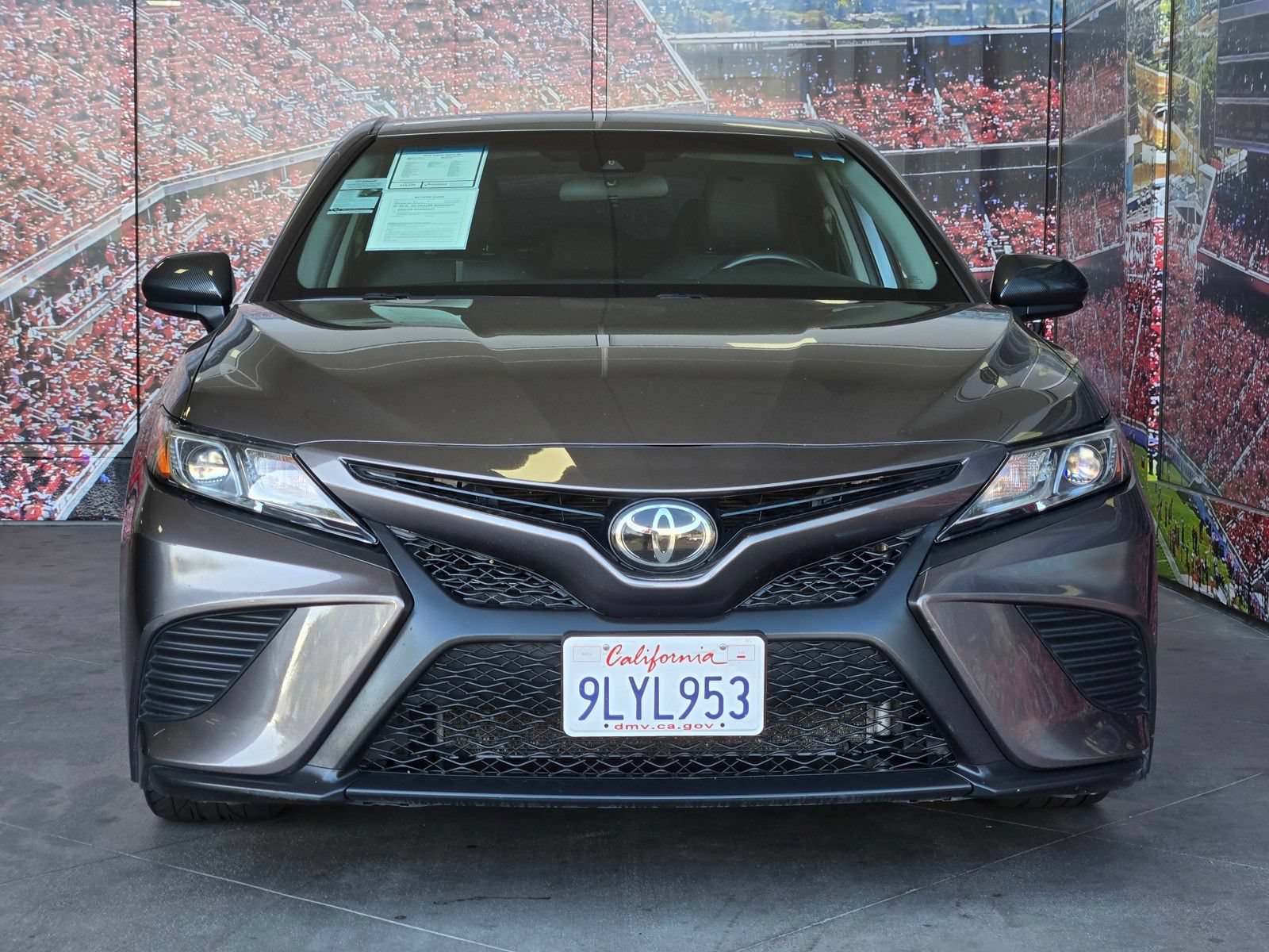 Used 2018 Toyota Camry SE FWD image 3
