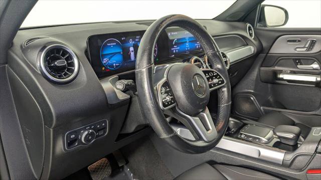 Used 2022 Mercedes-Benz GLB 250 w/ Premium Package image 24
