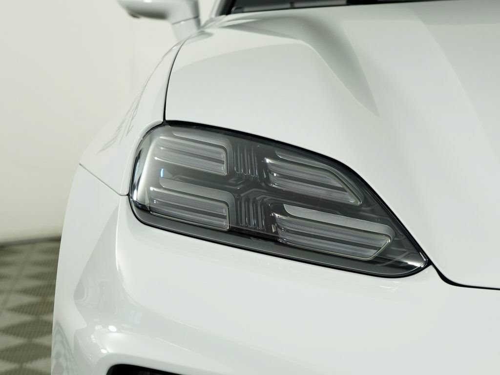 Certified 2026 Porsche Macan 4 Electric AWD/4WD image 11