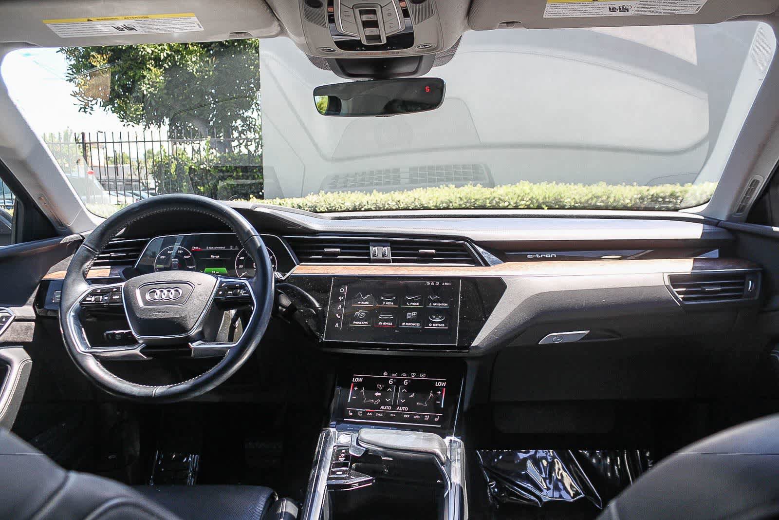 Used 2019 Audi e-tron Prestige w/ Prestige Package AWD/4WD image 16