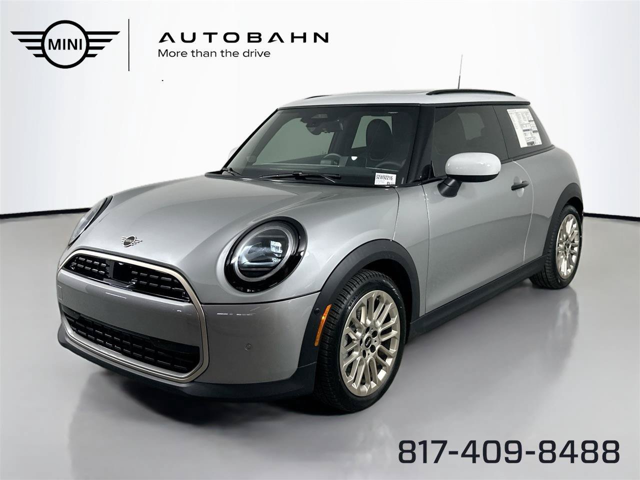 Used 2025 MINI Cooper 2-Door Hardtop FWD image 1