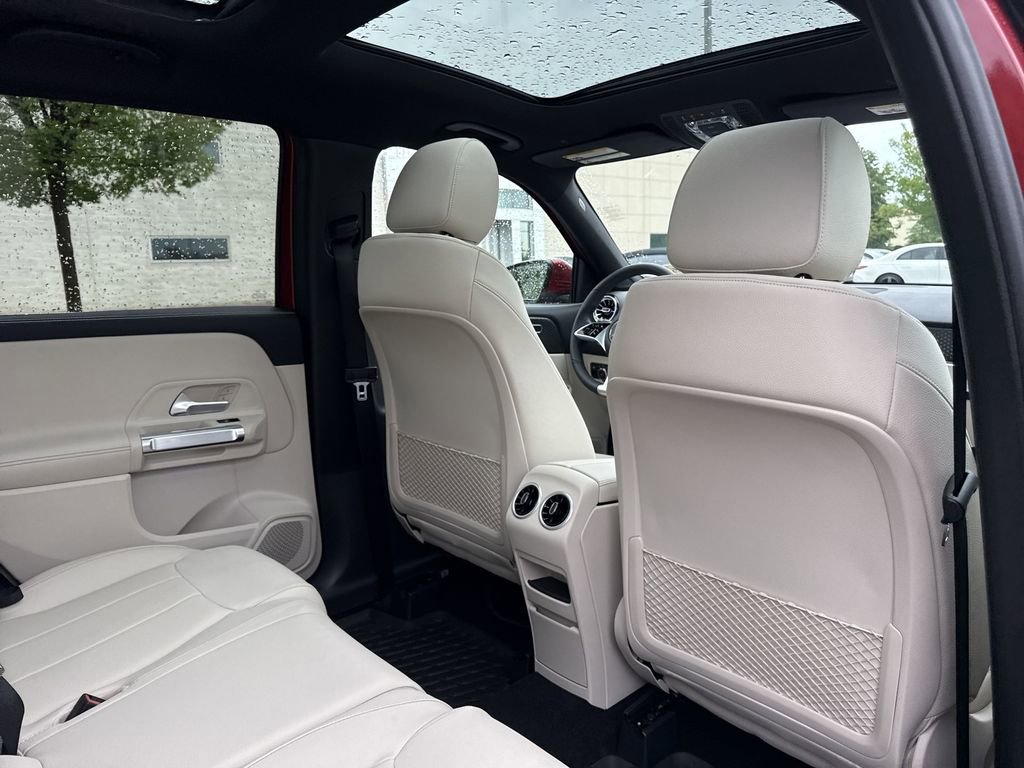 New 2025 Mercedes-Benz GLB 250 image 18