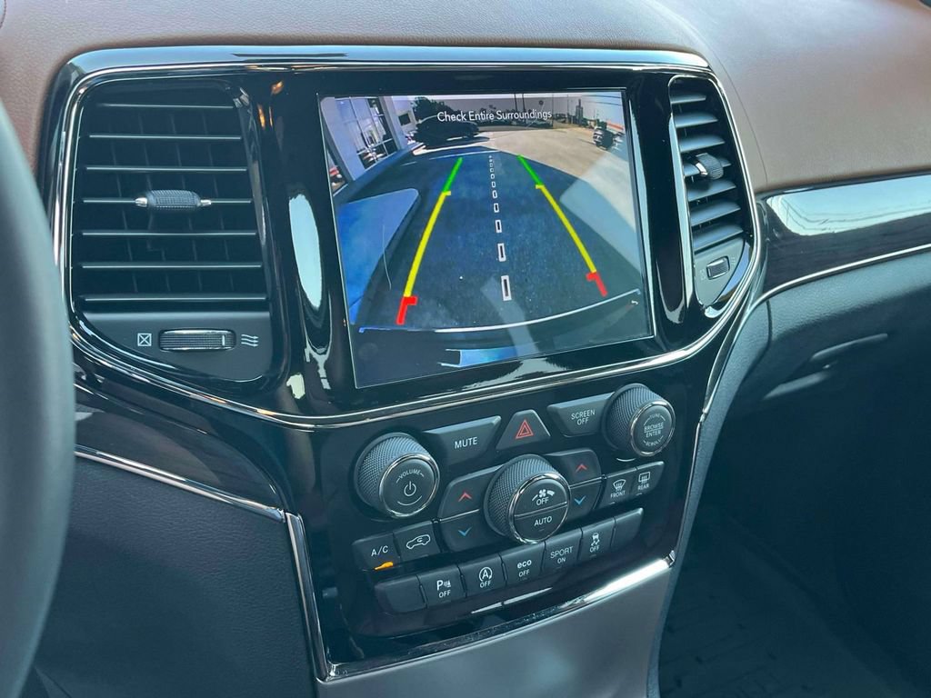 Used 2020 Jeep Grand Cherokee Overland AWD/4WD image 34