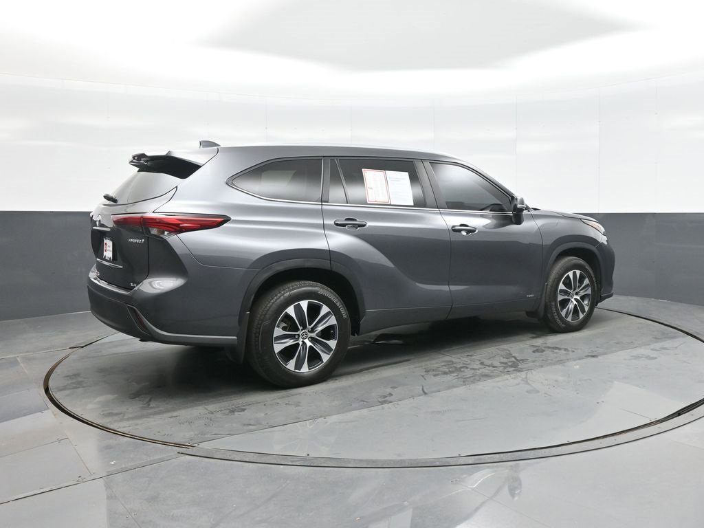 Used 2023 Toyota Highlander XLE image 7