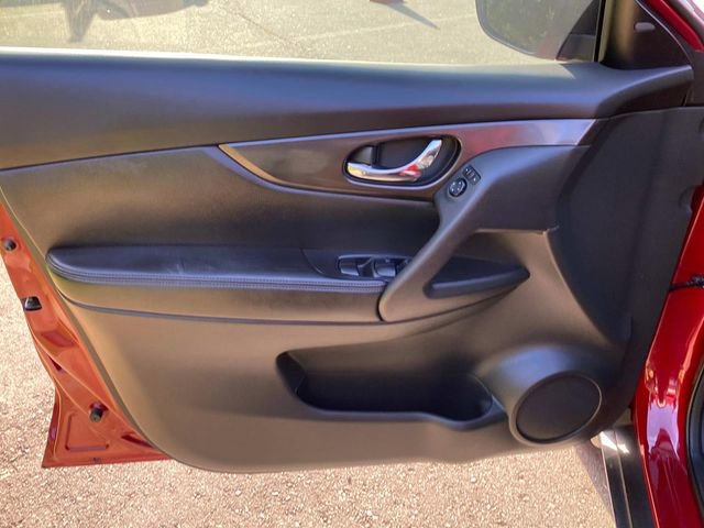 Used 2019 Nissan Rogue SV image 12