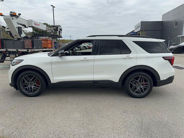 Used 2025 Ford Explorer ST w/ Sun And Sound Package AWD/4WD image 2