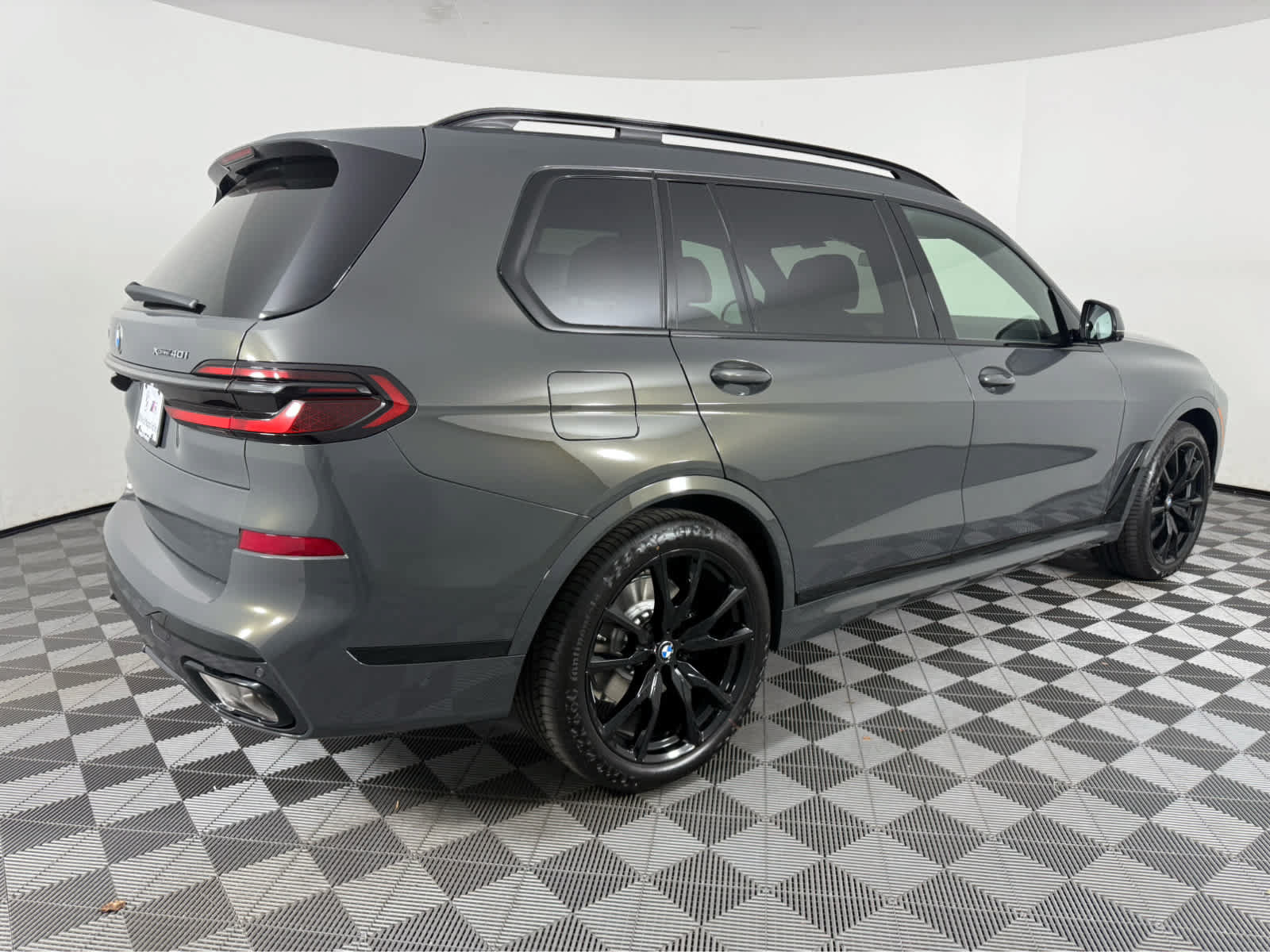 New 2027 BMW X7 xDrive40i w/ M Sport Package AWD/4WD image 3