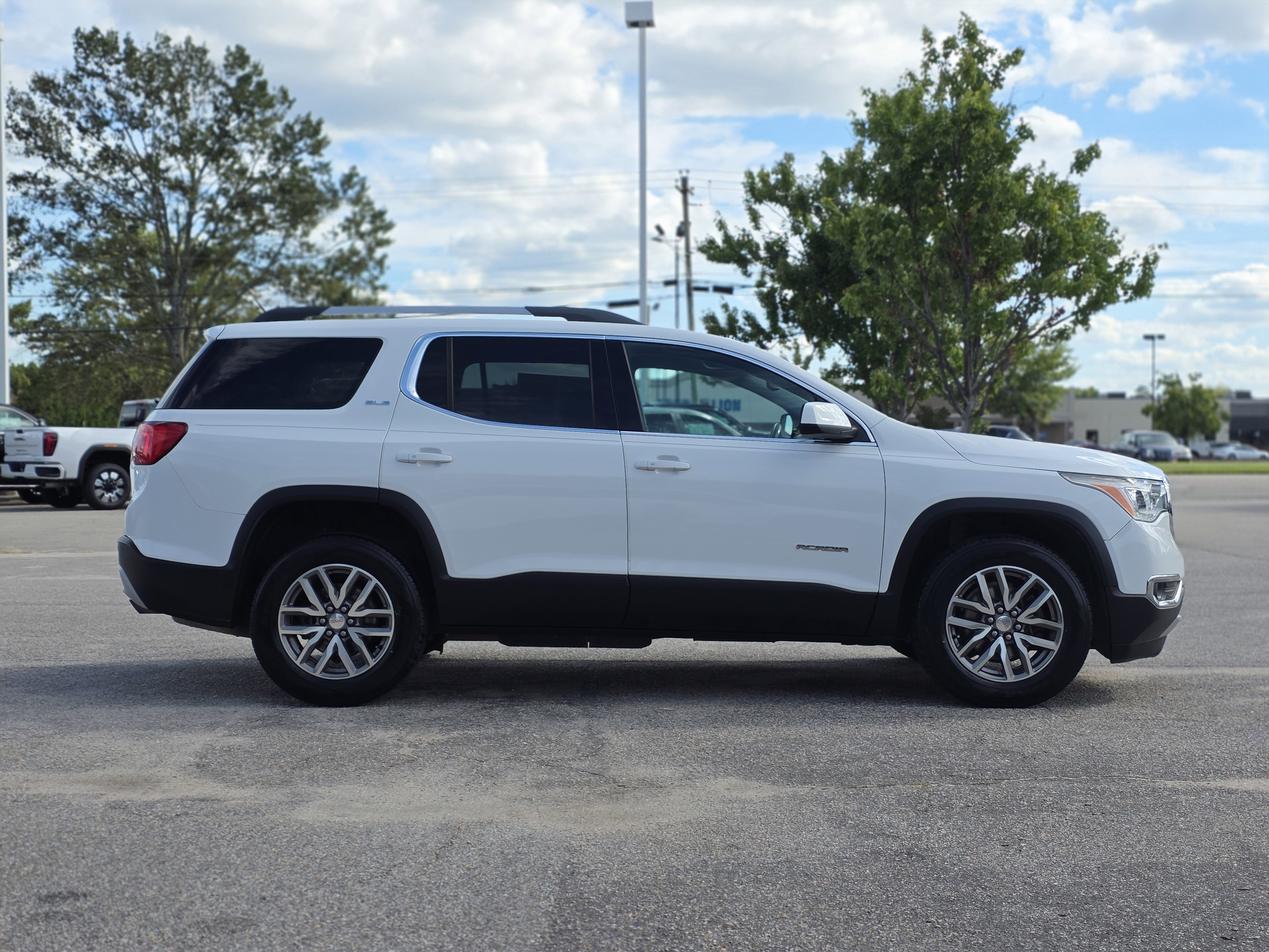 Used 2019 GMC Acadia SLE image 8