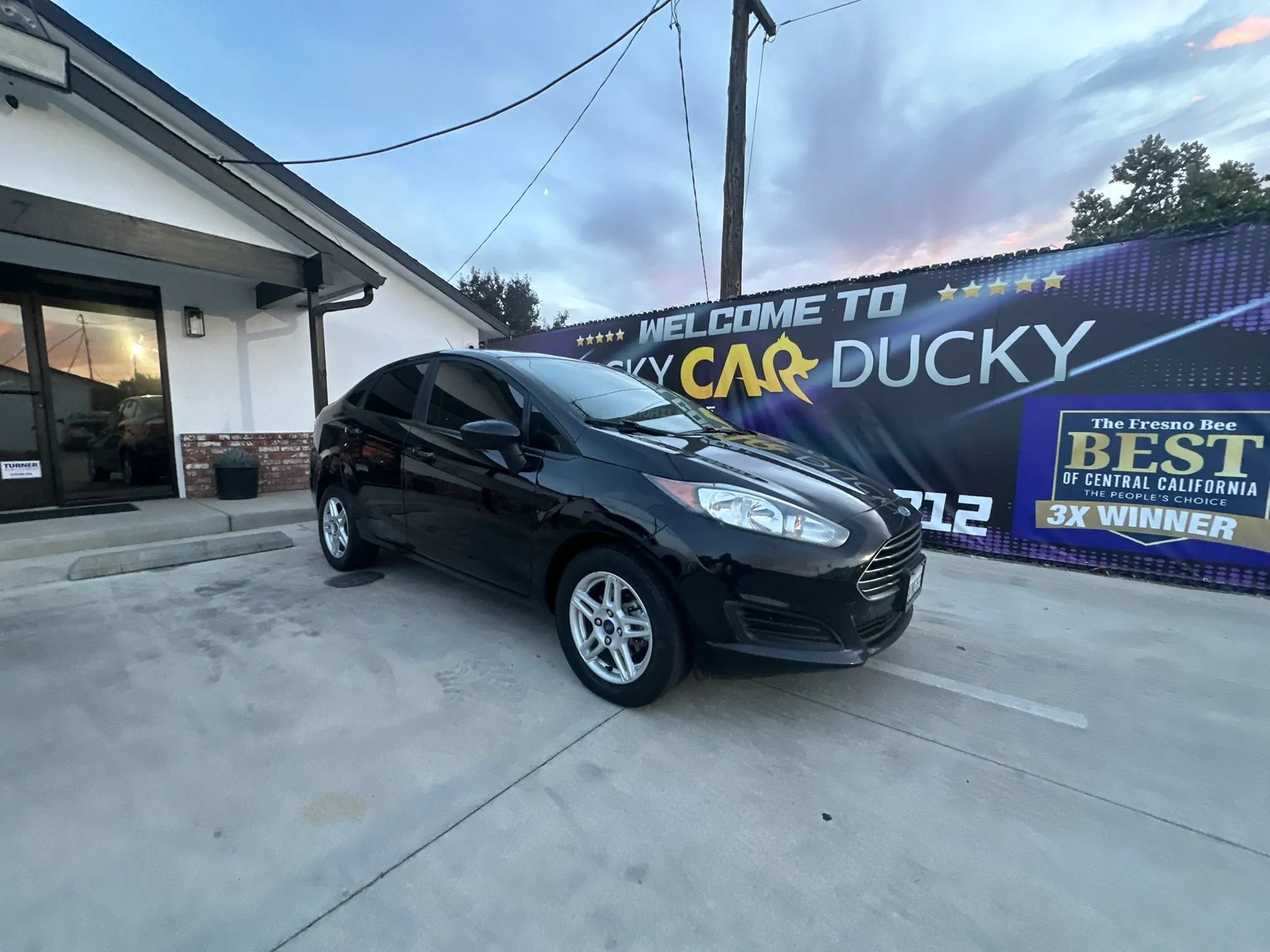 Used 2018 Ford Fiesta SE FWD image 2