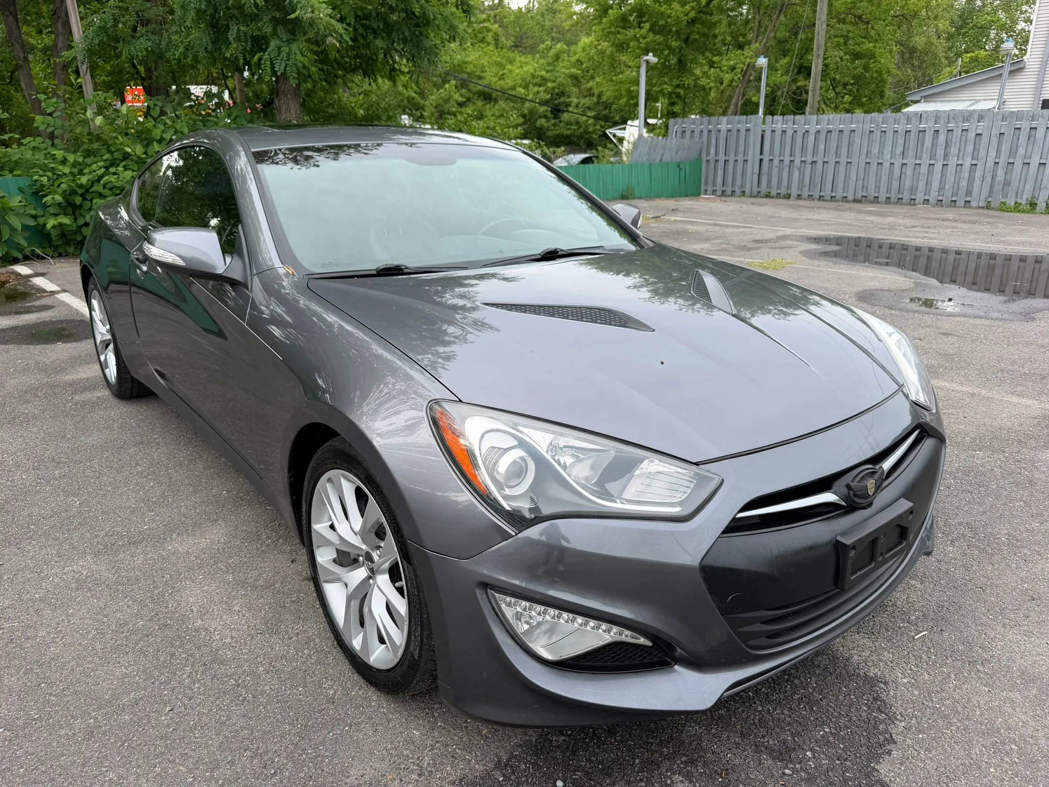 Used 2013 Hyundai Genesis 3.8 RWD image 3