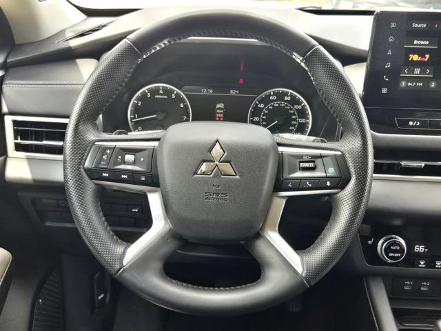 Used 2025 Mitsubishi Outlander AWD image 20