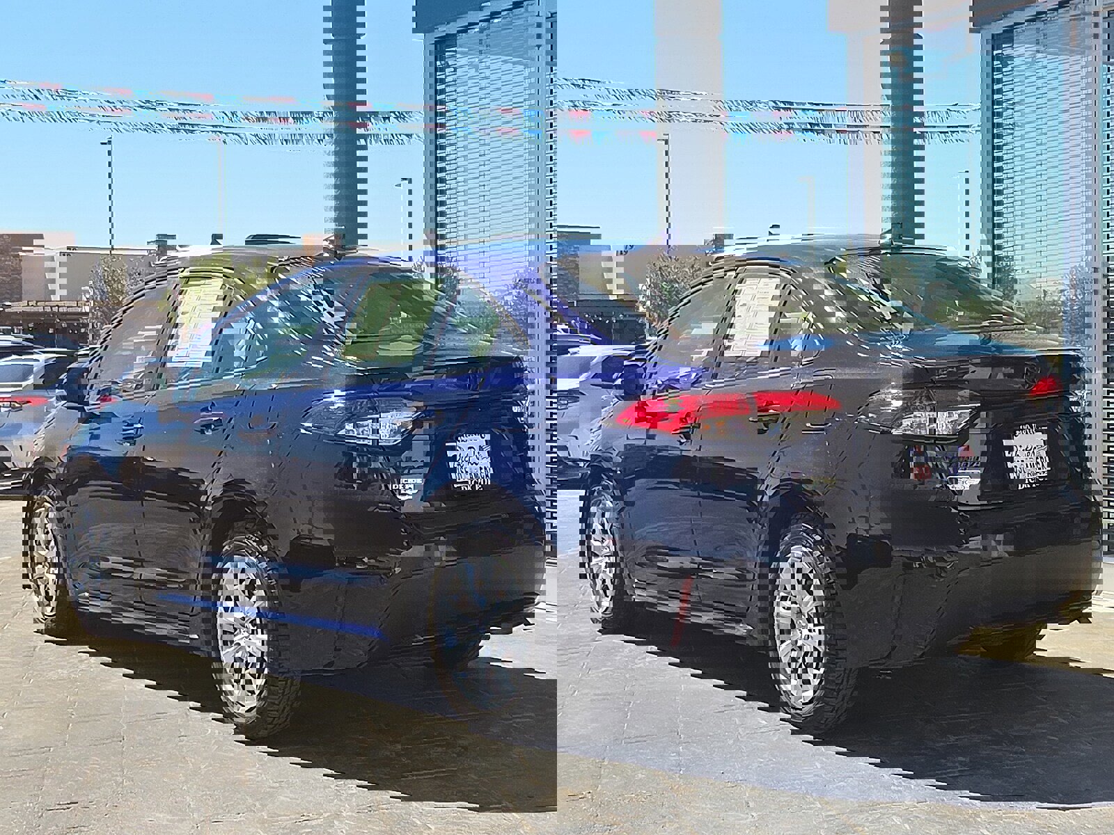 Used 2022 Toyota Corolla LE w/ Carpet Mat Package (TMS) image 4