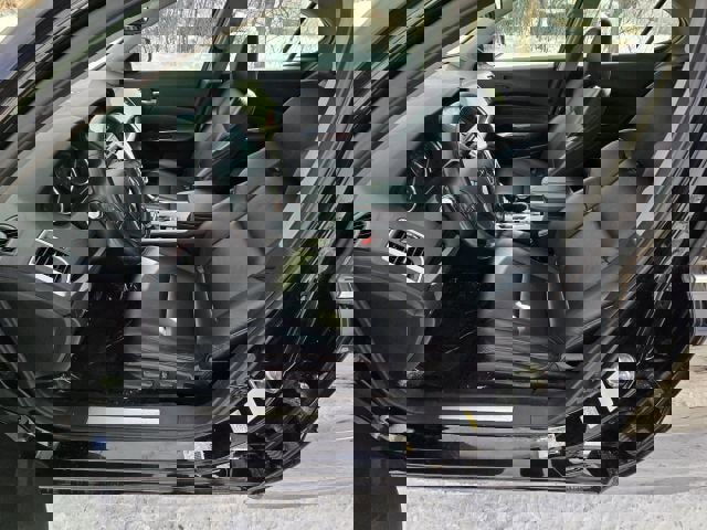 Used 2017 Acura TLX image 9