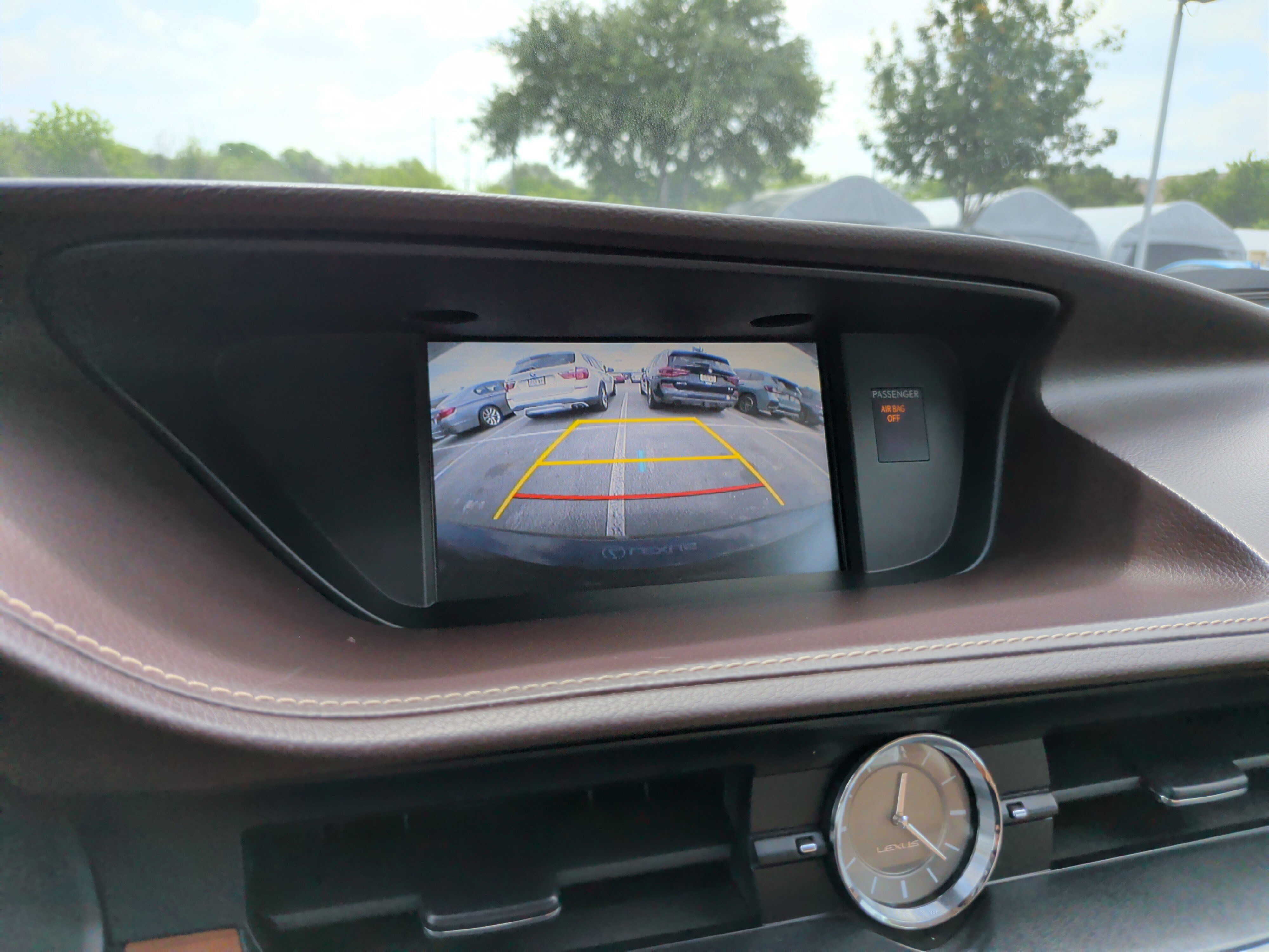 Used 2016 Lexus ES 350 w/ Luxury Package w/Wood Trim FWD image 17