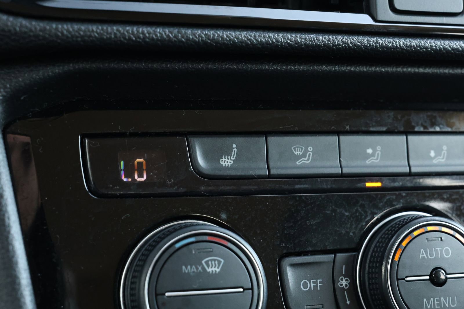 Used 2024 Volkswagen Taos SE image 3