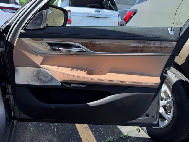 Used 2018 BMW 750i RWD image 19
