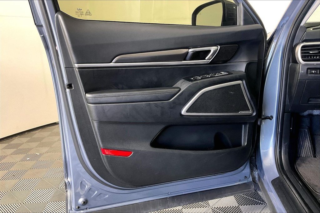 Used 2025 Kia Telluride S FWD image 21