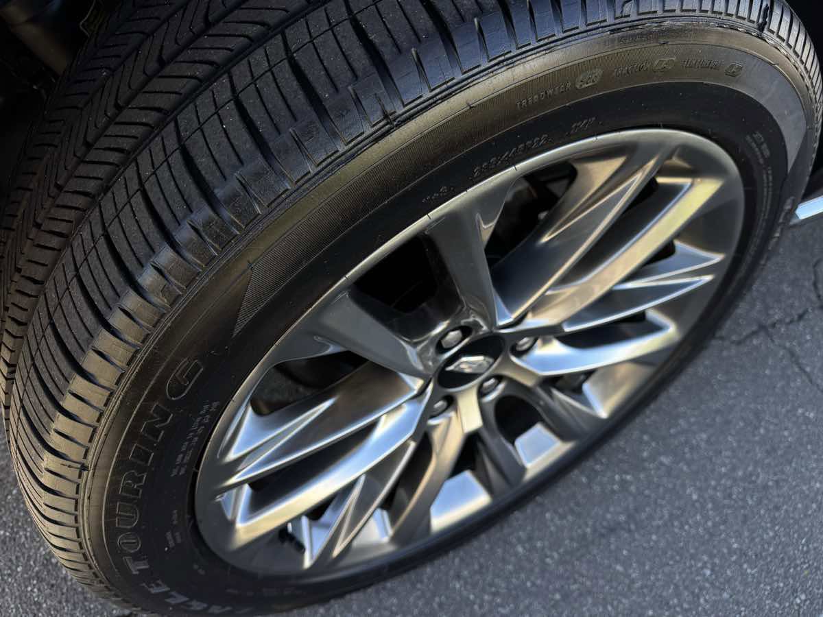 Used 2020 Cadillac Escalade ESV Platinum w/ Escalade Sport Edition image 32