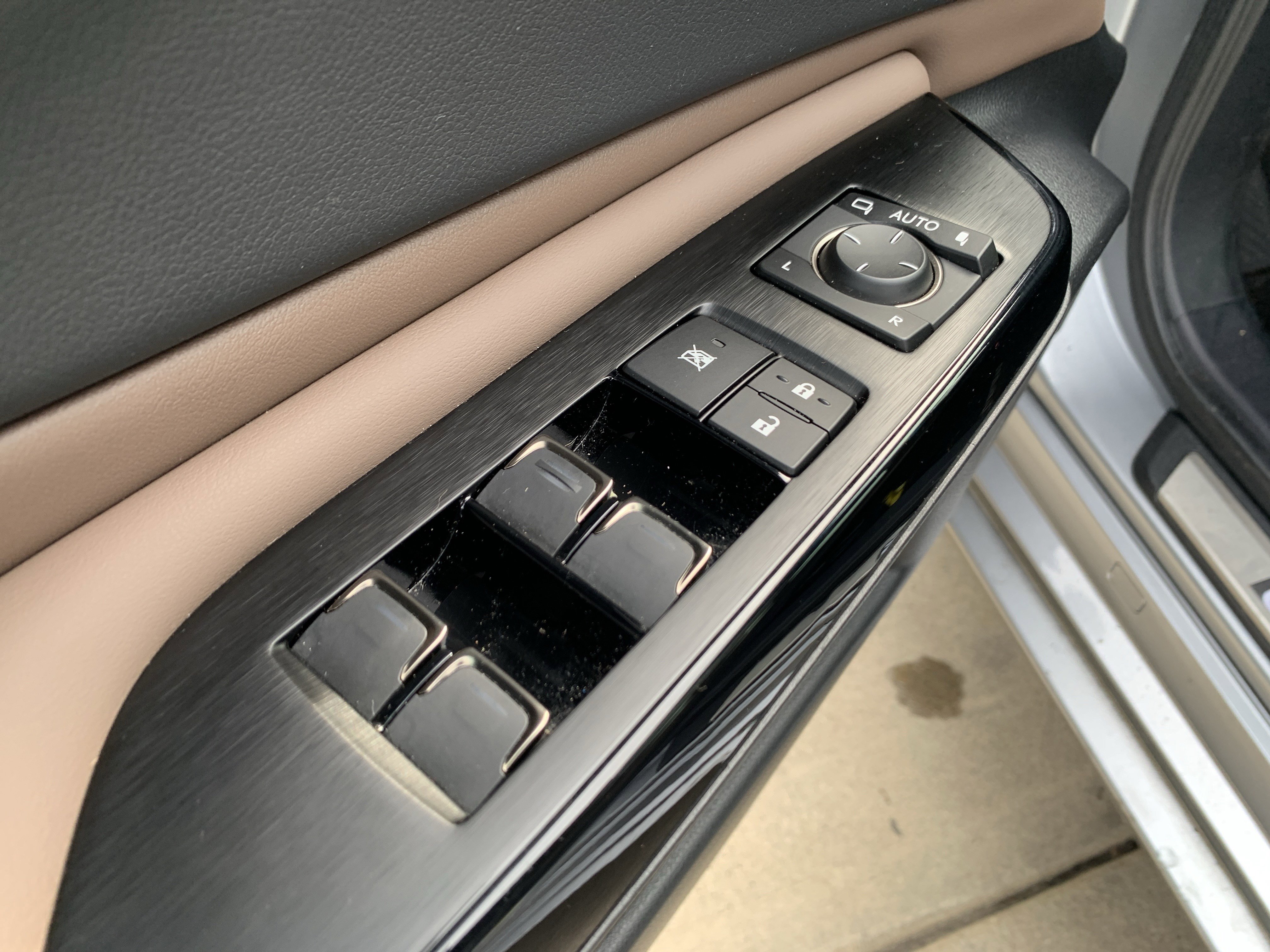 Certified 2025 Lexus ES 350 w/ Premium Package image 15