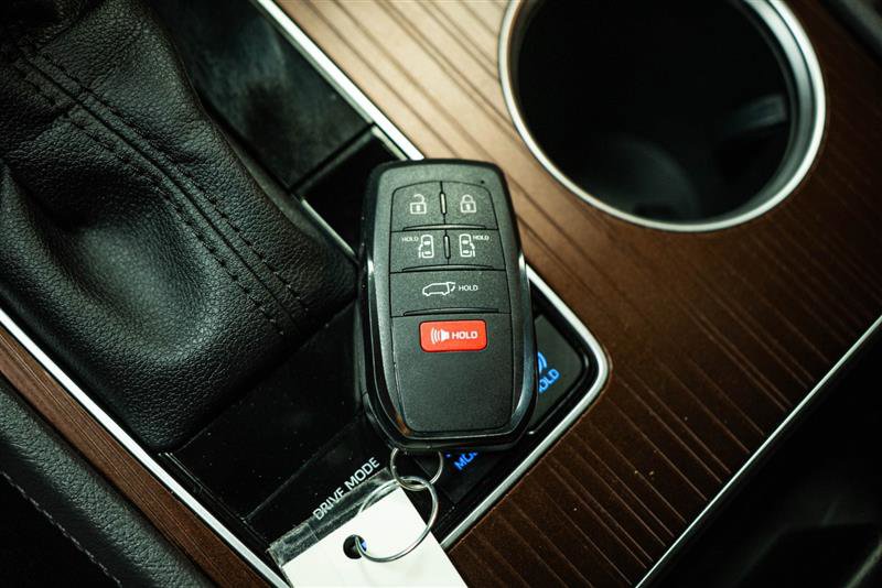 Used 2023 Toyota Sienna XLE image 24