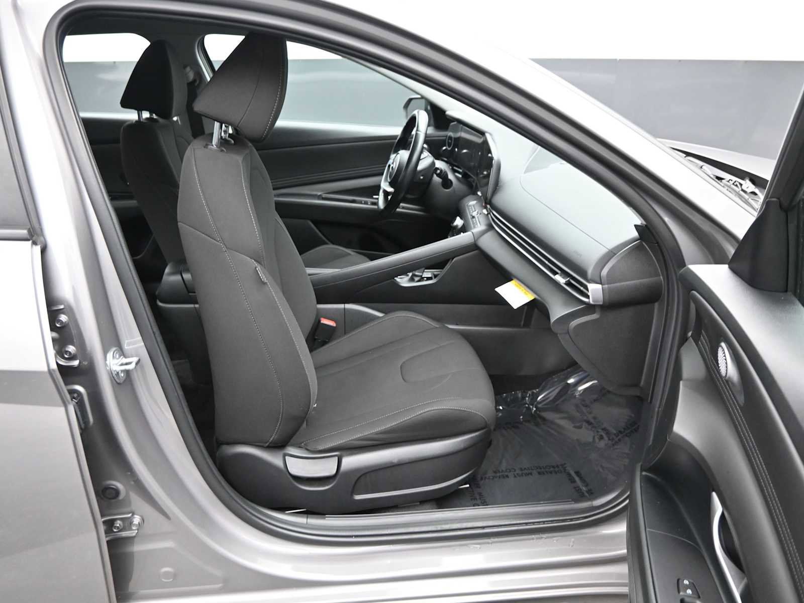 Used 2023 Hyundai Elantra SEL w/ Convenience Package image 11