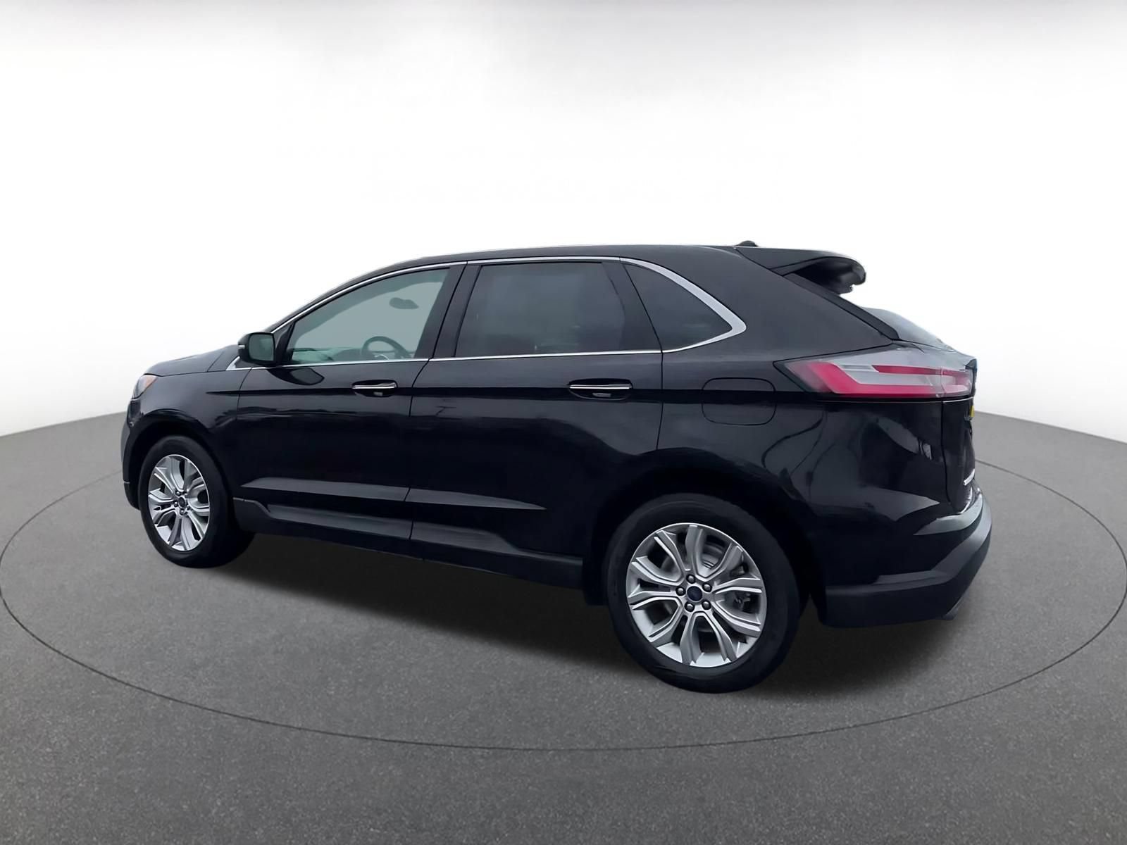 Used 2022 Ford Edge Titanium w/ Equipment Group 301A AWD/4WD image 9
