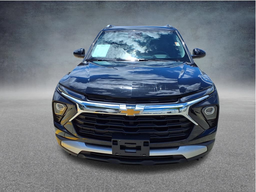 Used 2025 Chevrolet TrailBlazer LT FWD image 2