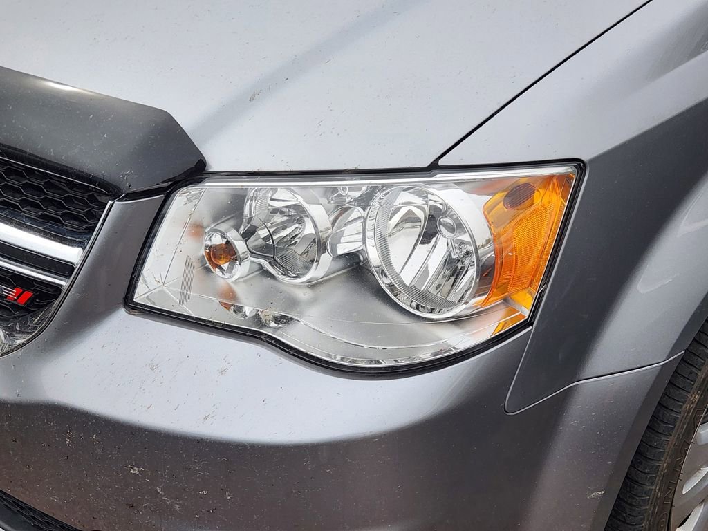 Used 2018 Dodge Grand Caravan SE w/ UConnect Hands-Free Group image 19