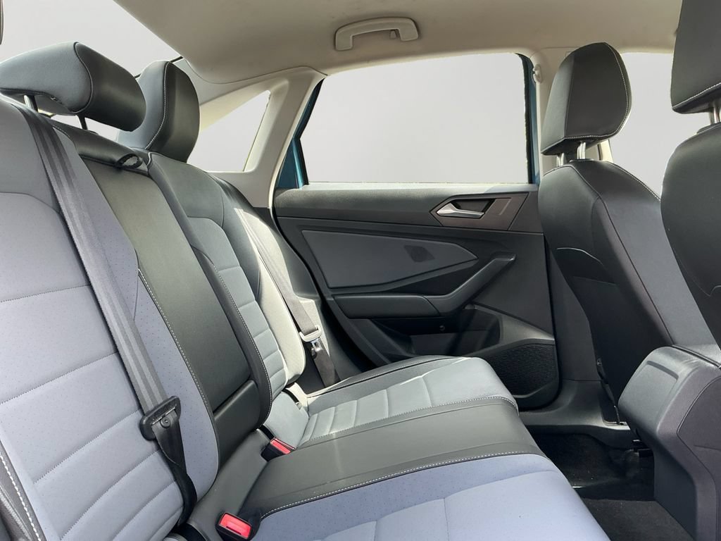 Used 2025 Volkswagen Jetta SE FWD image 13