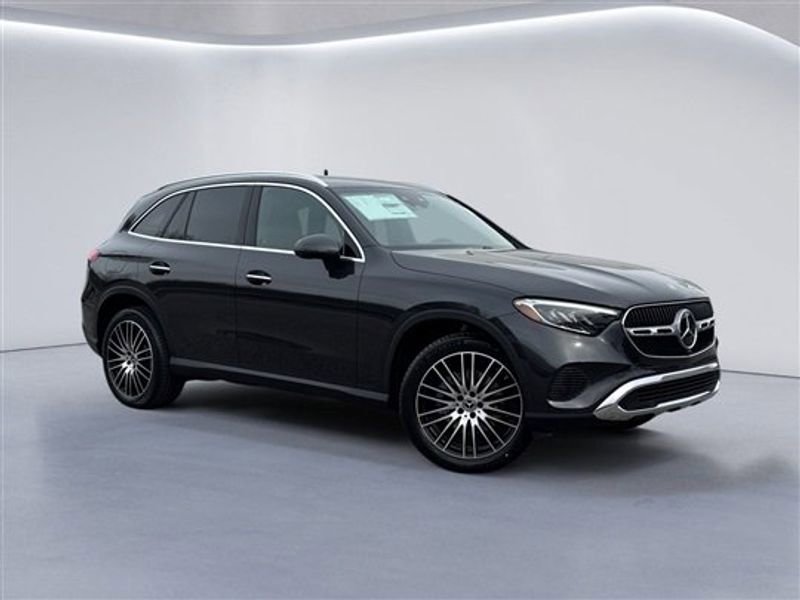 New 2025 Mercedes-Benz GLC 300 4MATIC image 2