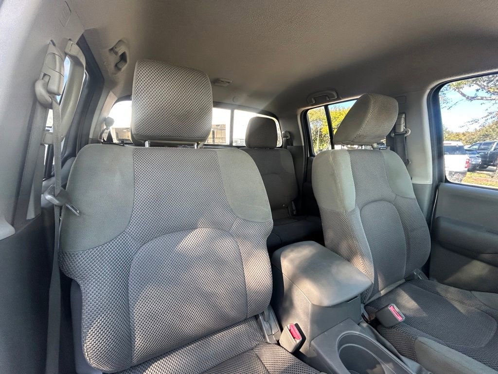 Used 2014 Nissan Frontier SV image 24