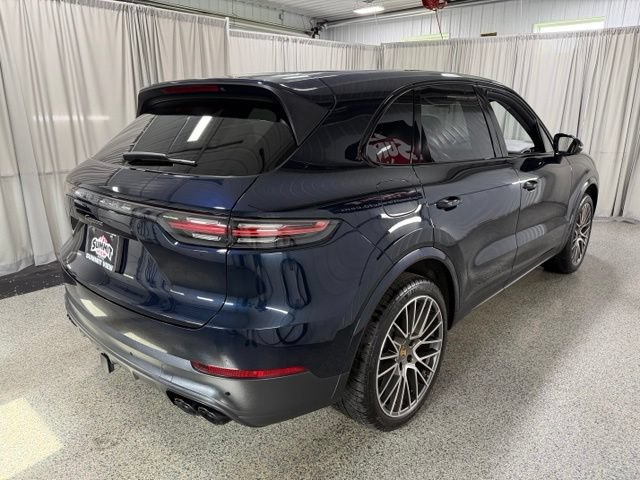 Used 2023 Porsche Cayenne Platinum Edition AWD/4WD image 4