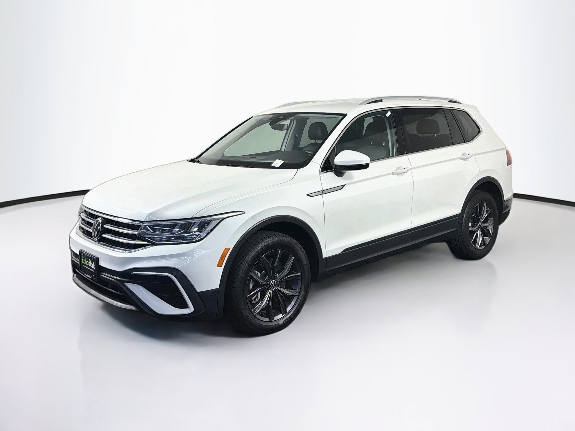 Used 2023 Volkswagen Tiguan SE FWD image 3