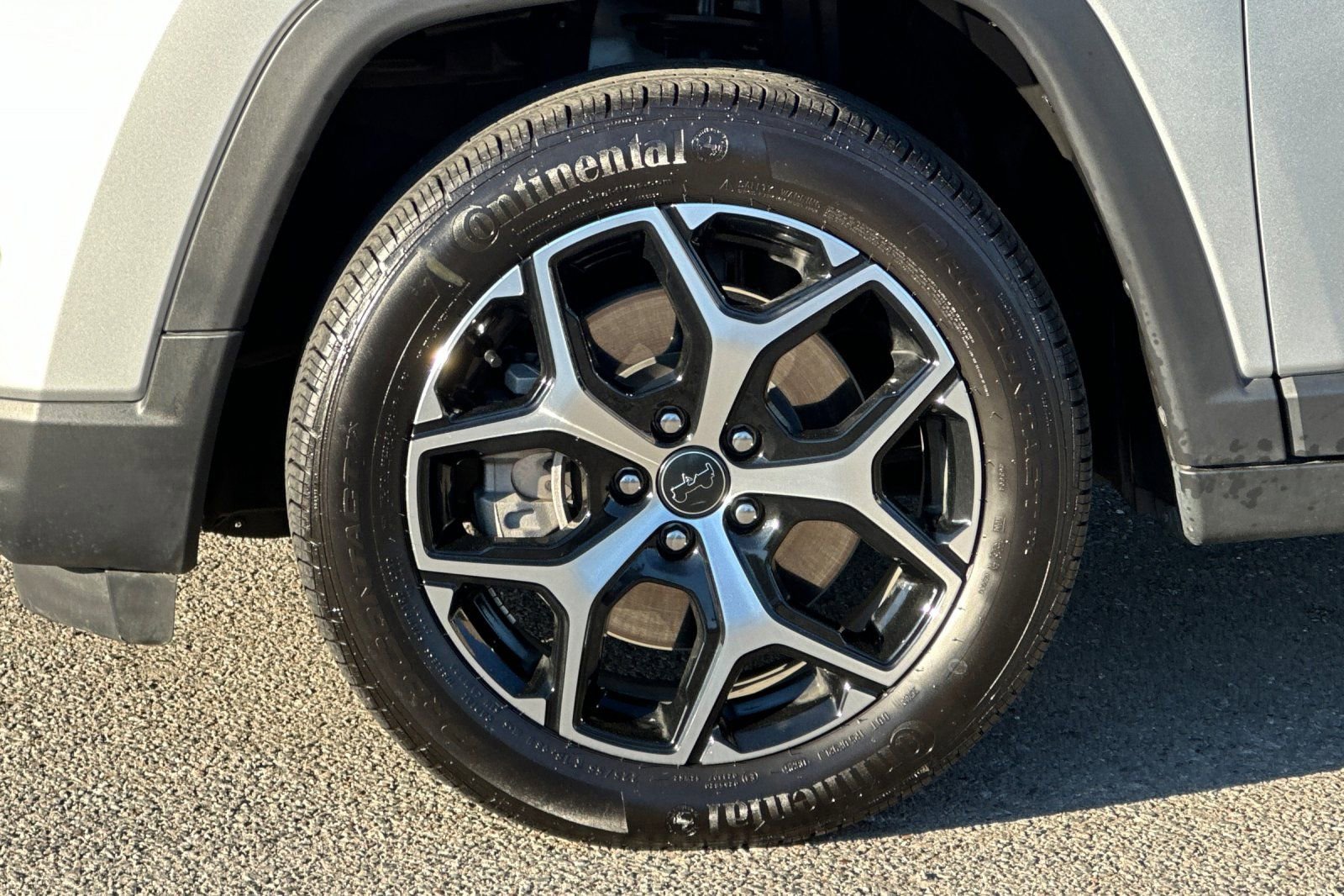 Used 2025 Jeep Compass Limited image 31